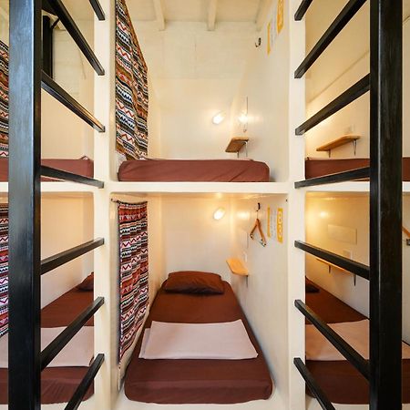 Warm White Hostel Bangkok Exterior foto