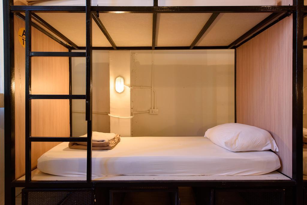 Warm White Hostel Bangkok Exterior foto