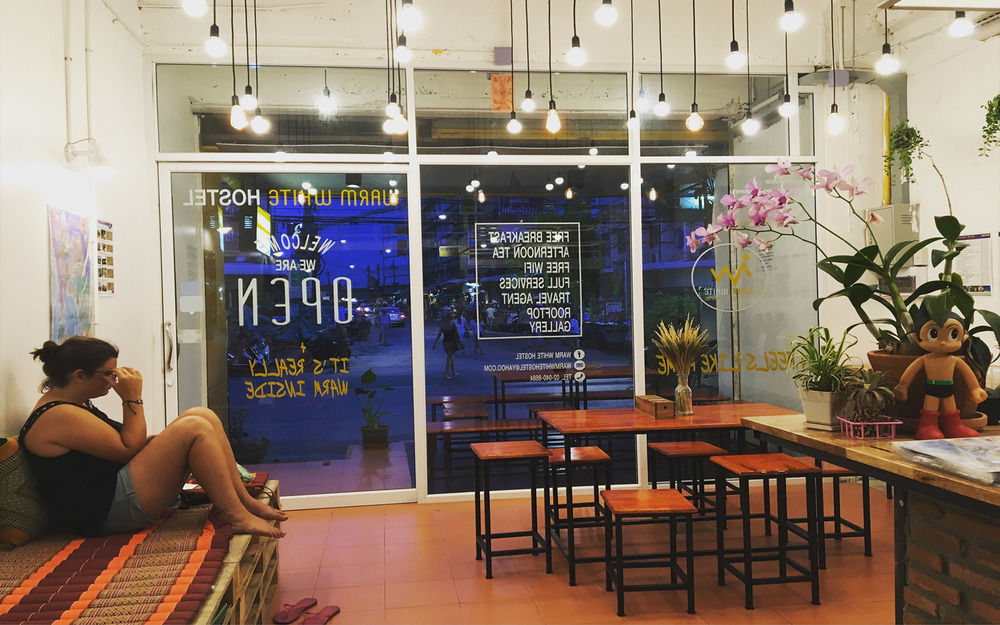 Warm White Hostel Bangkok Exterior foto