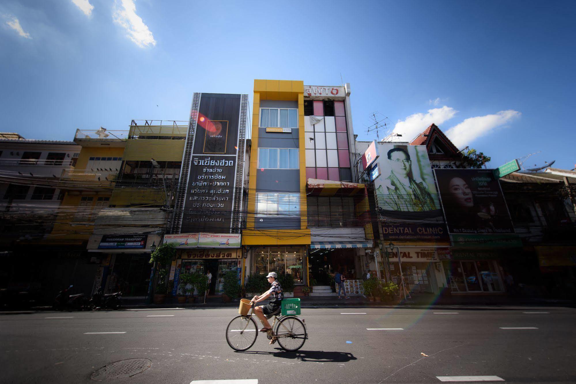 Warm White Hostel Bangkok Exterior foto