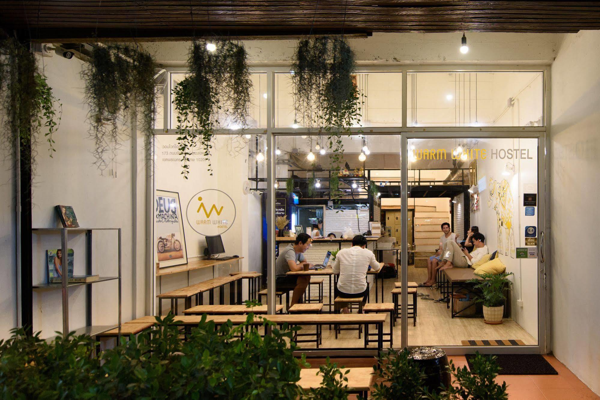 Warm White Hostel Bangkok Exterior foto