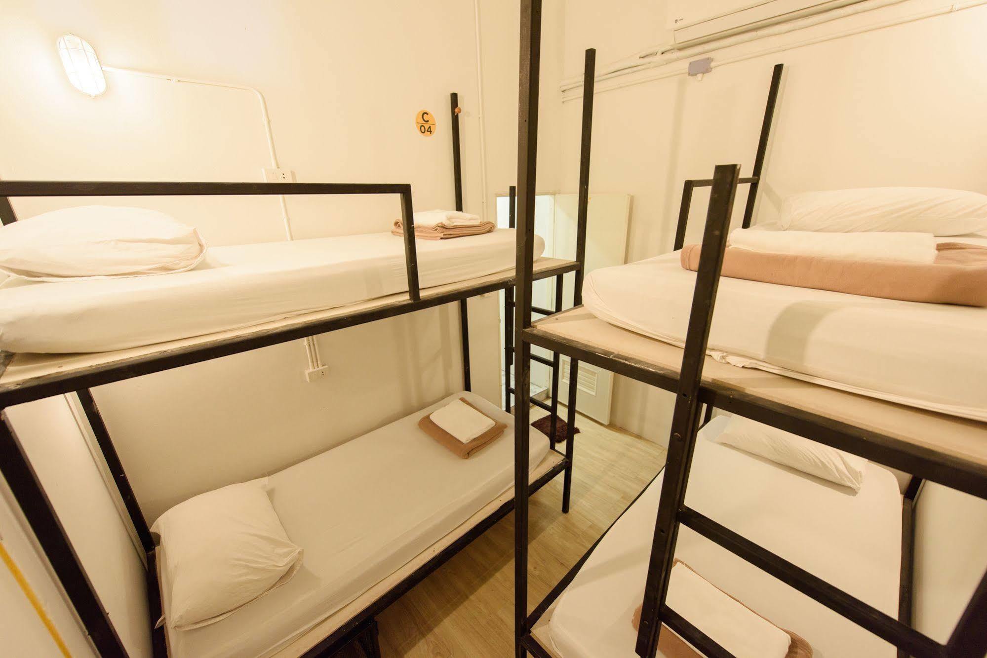 Warm White Hostel Bangkok Exterior foto