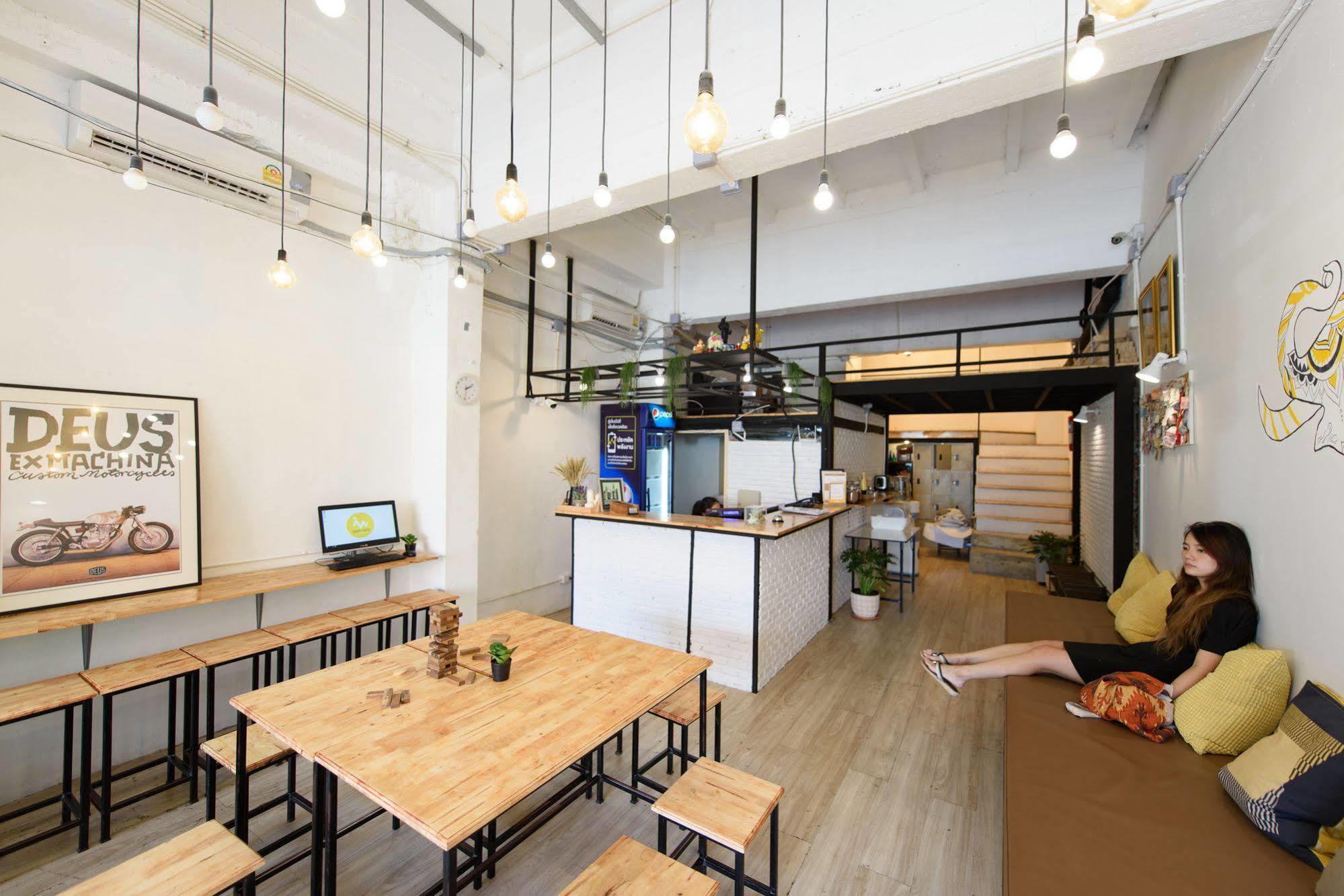 Warm White Hostel Bangkok Exterior foto