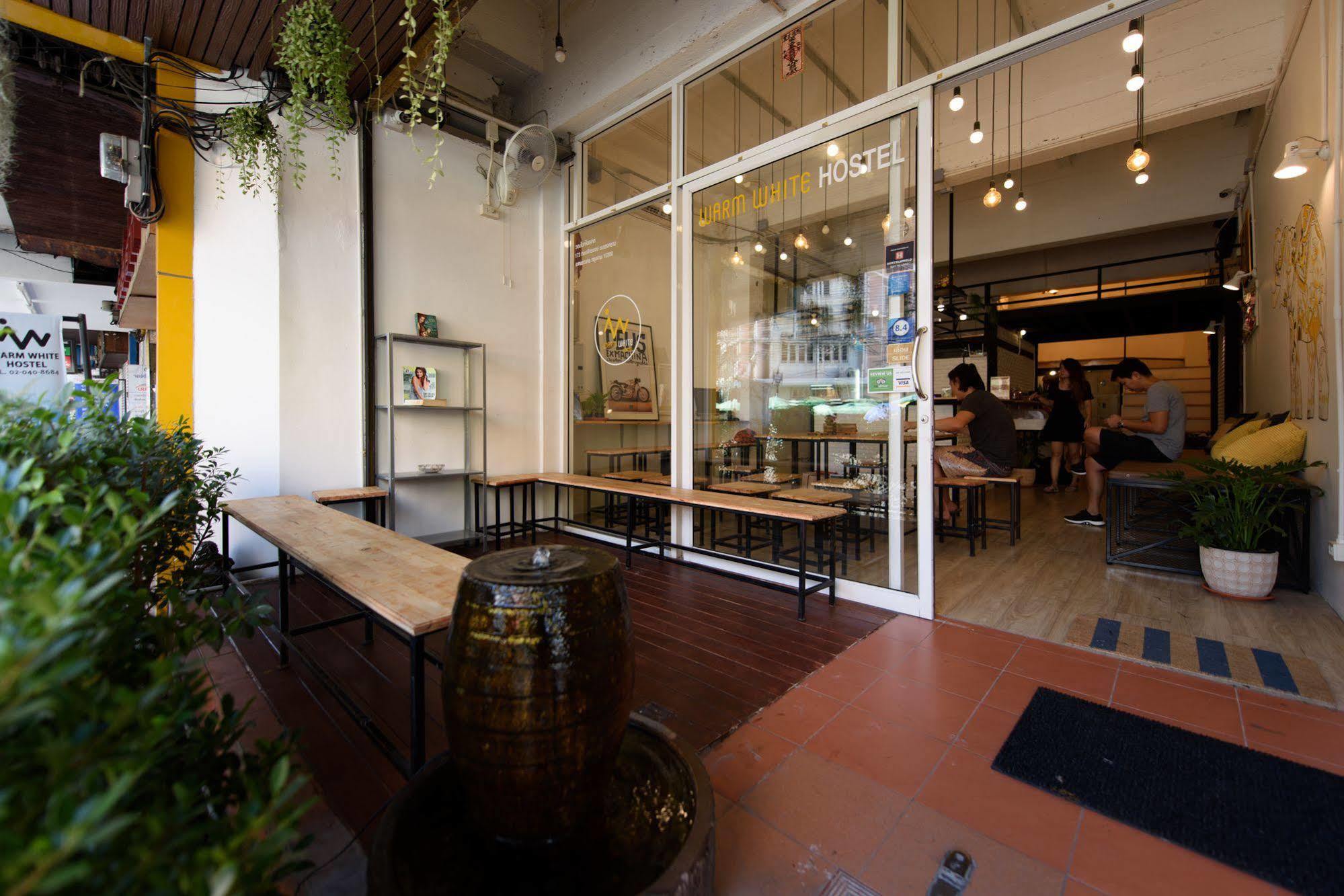 Warm White Hostel Bangkok Exterior foto