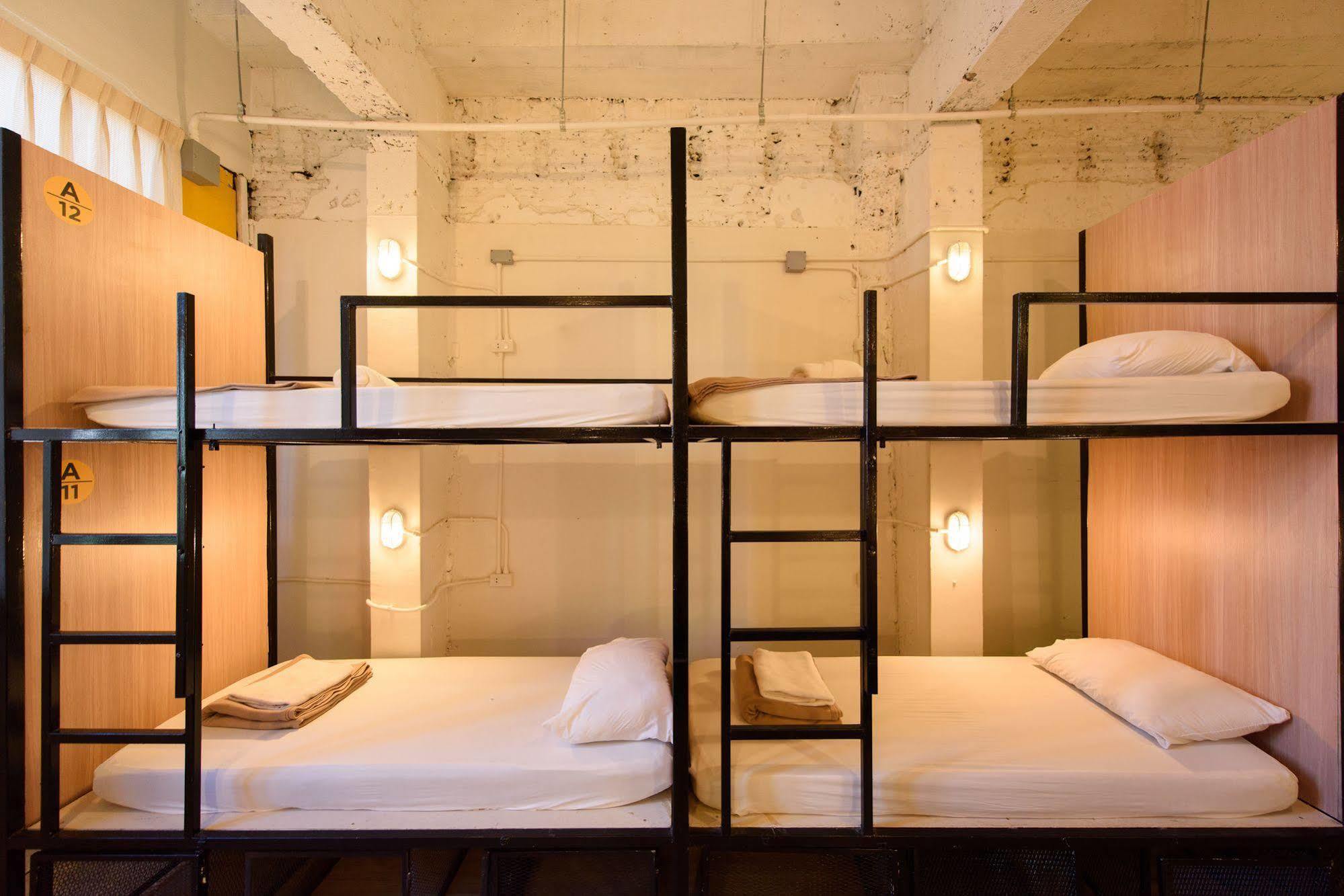 Warm White Hostel Bangkok Exterior foto