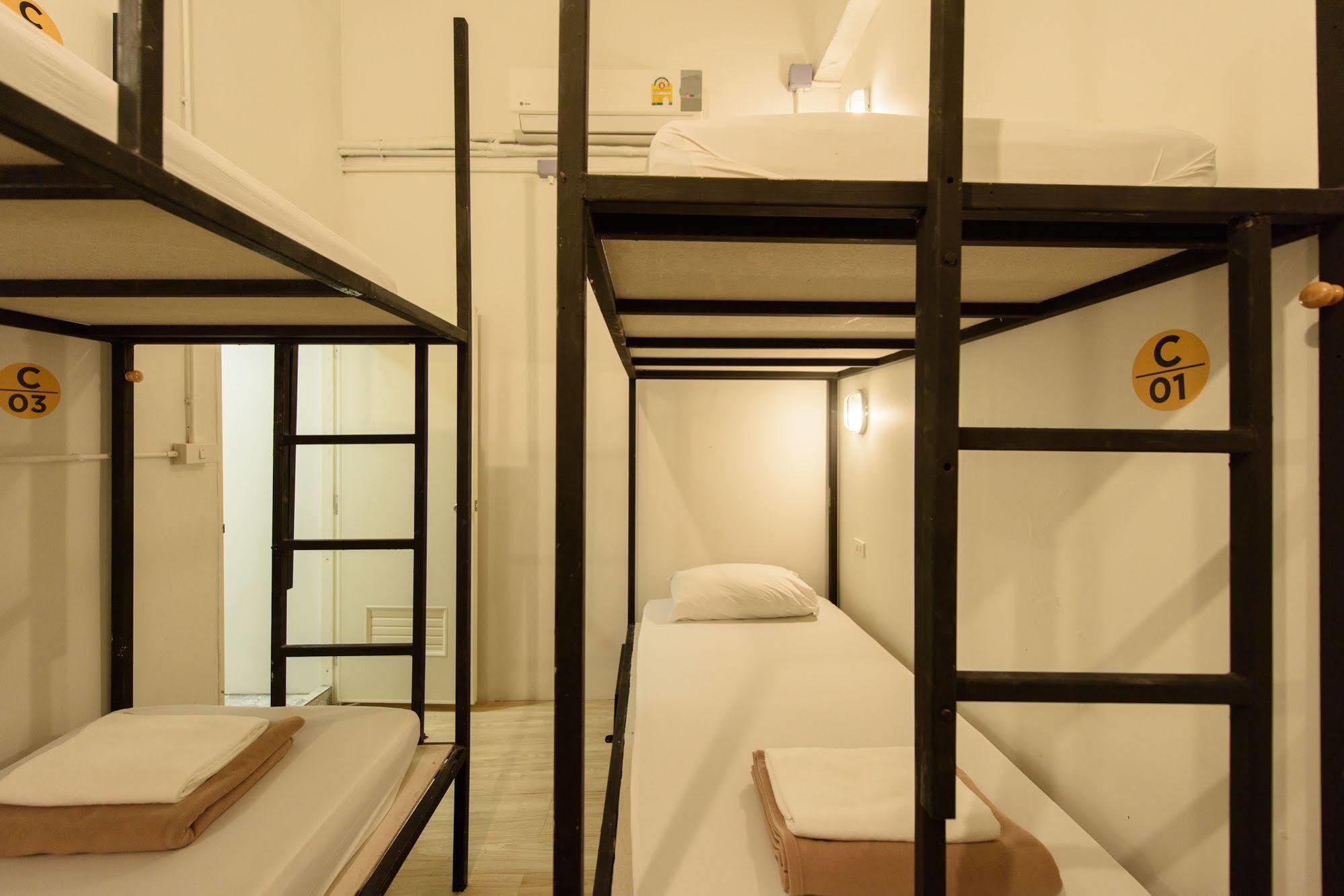 Warm White Hostel Bangkok Exterior foto