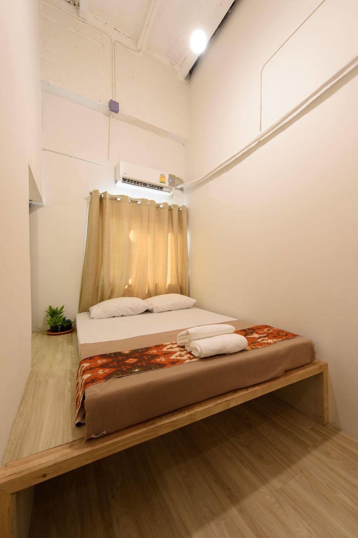 Warm White Hostel Bangkok Exterior foto