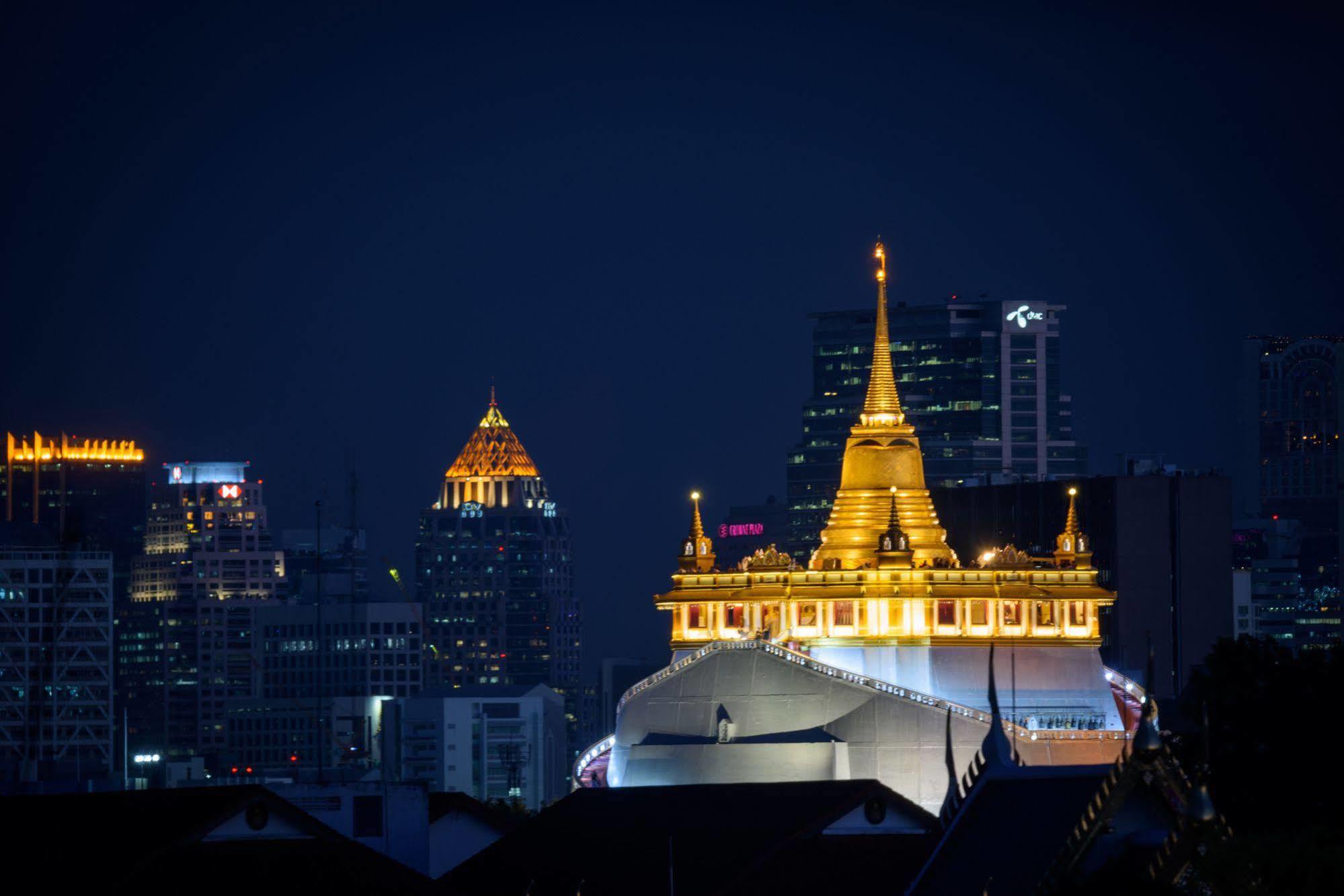Warm White Hostel Bangkok Exterior foto