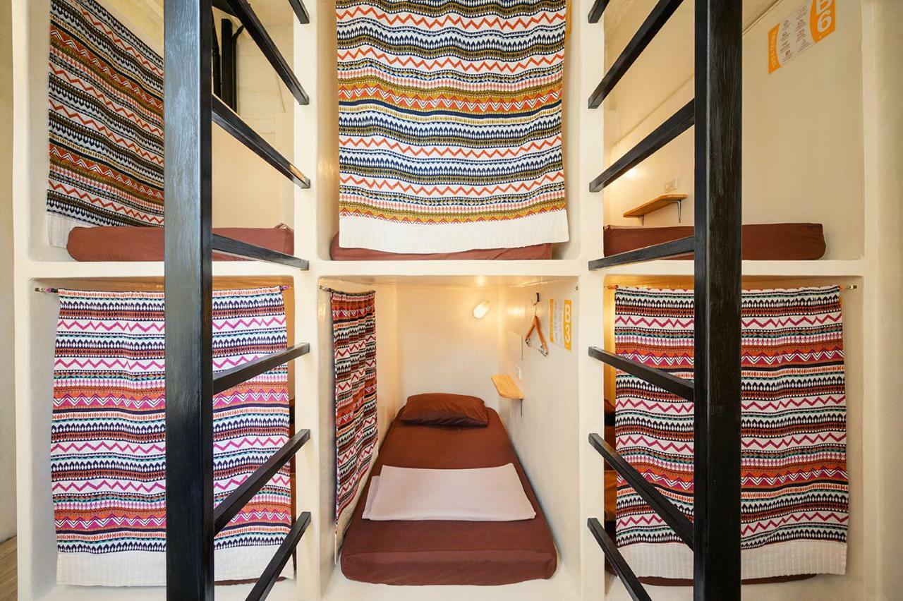 Warm White Hostel Bangkok Exterior foto
